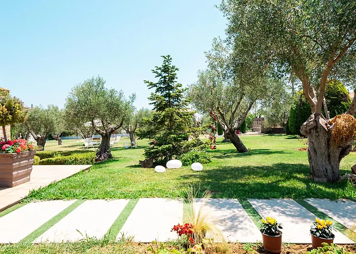 New Sun And Sea In A 4 Acres Garden 尼亚·蒙达尼亚